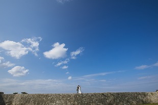 【座喜味城跡】沖縄フォトウェディングで人気のグリーンロケーション