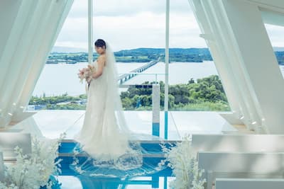 古宇利島フォトウェディングに追加料金なしの衣裳選び放題プラン誕生！ドローン＋青空加工で理想の一枚を (5)