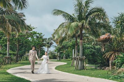 沖縄フォトウェディングは『グリーンフォト』も主役。プライベートガーデンや小道で叶えるナチュラル特集 (2)