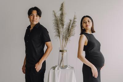 沖縄で幸せ×2のマタニティウェディングフォト！「いつが最適？」「衣装は？」の疑問と不安をまるっと解消 (1)