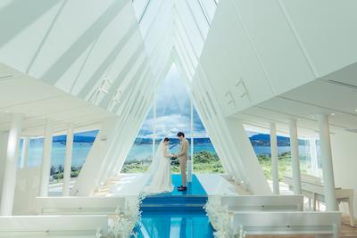沖縄・古宇利島に新フォトウェディングプラン誕生!“恋の島”の人気チャペル&ビーチで、永遠の愛を誓う1枚を (4)