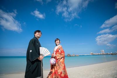 和装も洋装も沖縄で！青い海×スタジオ撮影で年賀状・アルバム・結婚報告と用途広がる前撮りを (6)