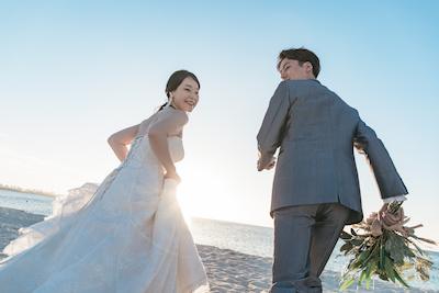 沖縄フォトウェディングは高いの?ビーチフォトをドレス2着付きで手軽にお安く済ませる特別プラン (3)