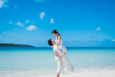 宮古島フォトウェディングに衣裳選び放題が新登場!無料のドローン撮影&青空加工でドレスも写真も妥協なし (3)