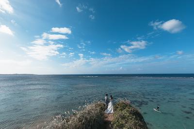 沖縄で臨場感あふれるウェディングムービーを！心ふるえる絶景が流れる映像は、SNSや結婚報告にぴったり (6)