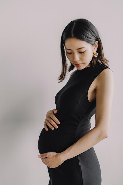 沖縄で幸せ×2のマタニティウェディングフォト！「いつが最適？」「衣装は？」の疑問と不安をまるっと解消 (3)