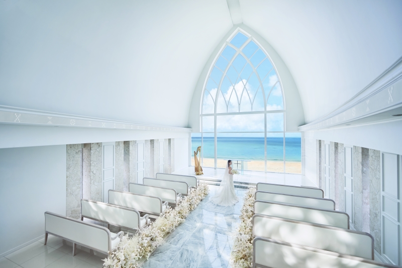 沖縄本島【2025年6月撮影~】-The YOMITAN Resort-｜婚礼会場「アクアグレイス・チャペル」＋会食付プラン  ￥164,000～