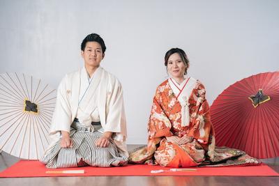 沖縄で叶える洋装＆和装前撮り！青い海×スタジオ撮影で、年賀状・アルバム・結婚報告と用途広がる1枚を