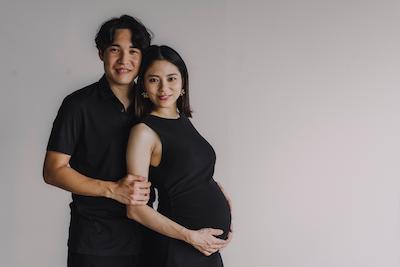 沖縄で幸せ×2のマタニティウェディングフォト！「いつが最適？」「衣装は？」の疑問と不安をまるっと解消