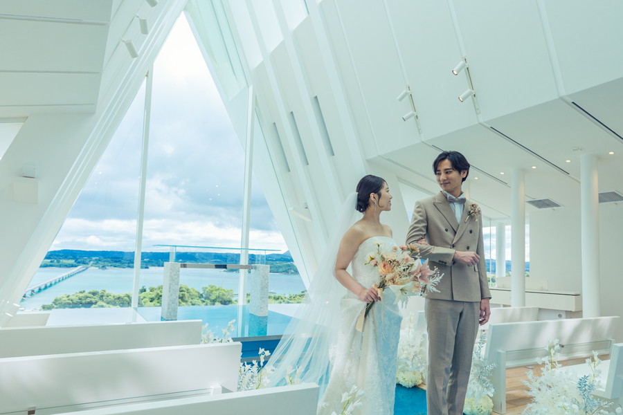 今月成約キャンペーンプラン<br>【ドレス2着・選べるオプション付】<br>古宇利島 空と海の教会&ガーデン&ビーチ 100カット <br>¥215,600→¥132,000(税込)