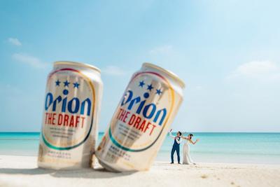 ビーチフォトウェディングのポーズ完全ガイド！自然体からSNS映え・子どもやペットとの撮影のアイデア集 (25)