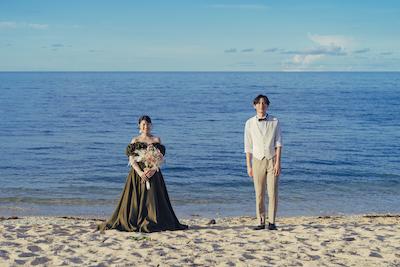 沖縄フォトウェディングは高いの?ビーチフォトをドレス2着付きで手軽にお安く済ませる特別プラン (6)