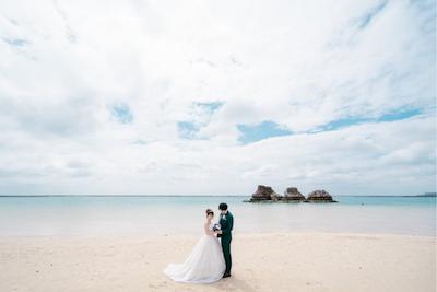 宮古島フォトウェディングに衣裳選び放題が新登場!無料のドローン撮影&青空加工でドレスも写真も妥協なし (2)